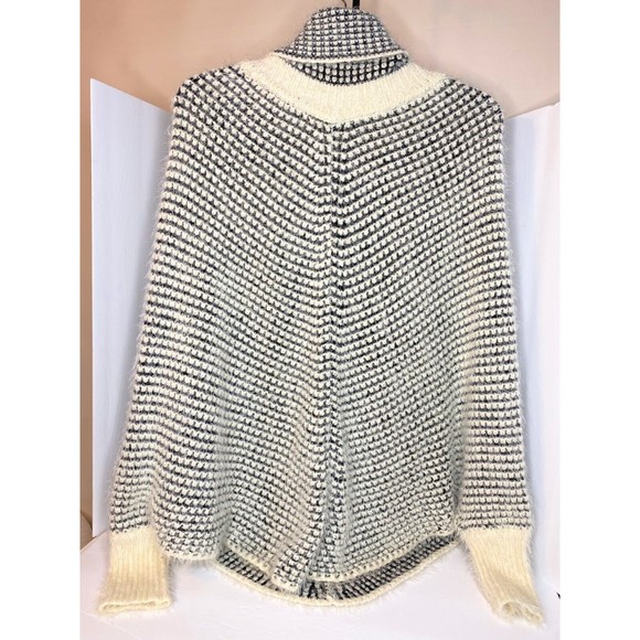 Freeway Sweaters | Fuzzy Sweater | Color: Black/Cream , Sz. M, Ladies , Poncho - Picture 4 of 12